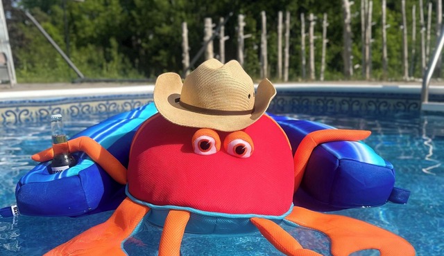 Hilltop Retreat with Panoramic Views – Close to Ski Resorts & Golf