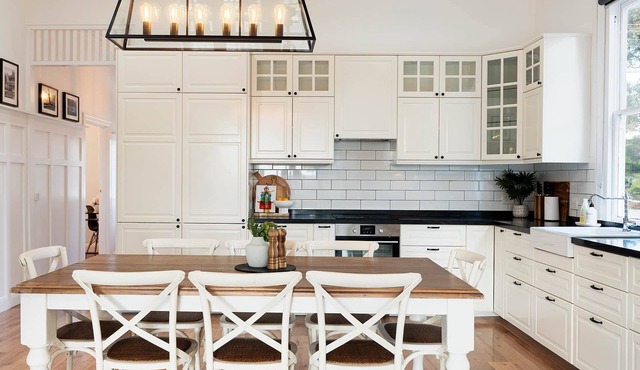 Hilltop Victorian Retreat - Firepit + Sunset views