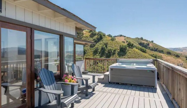Hilltop Villa with Panoramic Views of Carmel Valley, 30 days