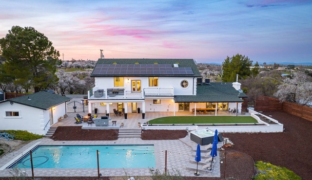Hilltop Villa with pool, hot tub near downtown
