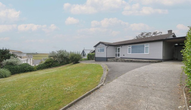 HILLVIEW, family friendly in Wadebridge