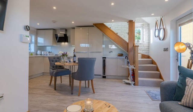 Hillview Hideaway - sleeps 2 guests in 1 bedroom