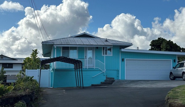 Hilo Bayview - Modern family-friendly 4-bedroom home with views & office