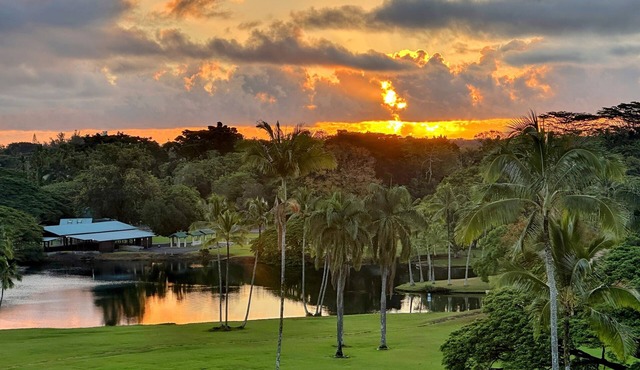 Hilo Getaway: 2BR Condo w/Pool, A/C & Incredible Views