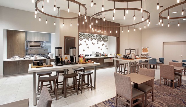 Hilton Garden Inn Omaha Aksarben Village