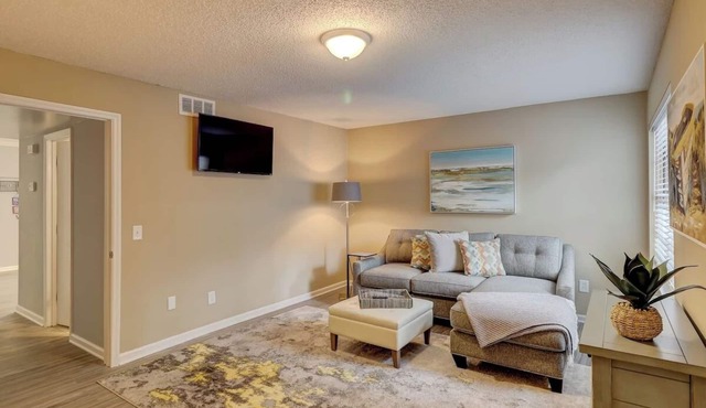 Hilton Head 2BR Townhouse Walk to Shops & Dining