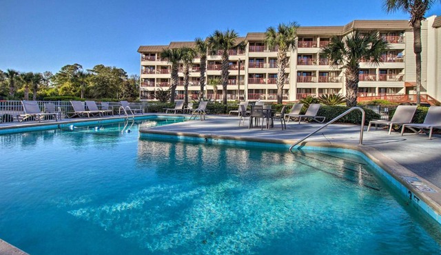 Hilton Head Island Condo with Pool Steps to Beach!