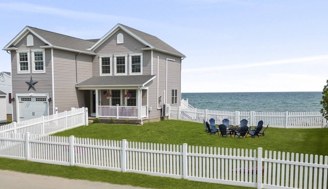 Hilton House on the Lake