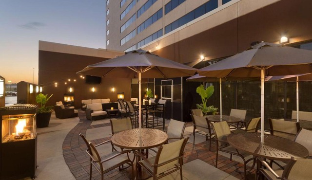Hilton Suites Chicago/Oakbrook Terrace