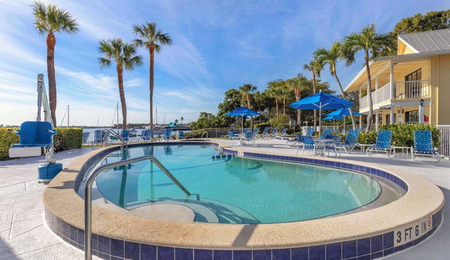 Hilton Vacation Club Charter Club Naples Bay
