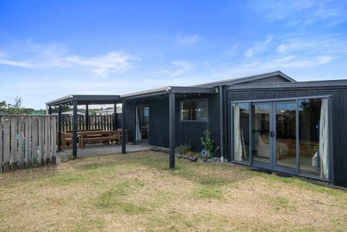 Himatangi Kiwi Bach - Himatangi Beach Holiday Home