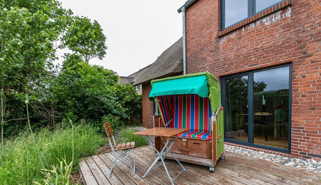 ‘Himmelblaue Schönheit’ is a generously proportioned holiday flat for two people on the ground floor in Pellworm