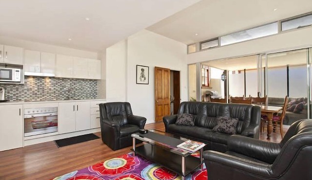 Hindmarsh House on College