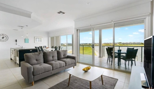 Hindmarsh Island - Waterfront Luxury, Wi-Fi, Linen