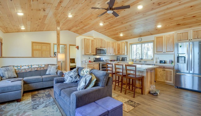 Hines Vacation Rental w/Grill: Walk to Lake!