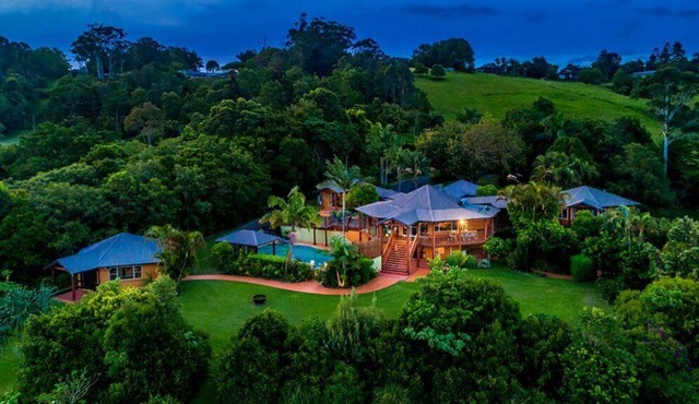 Hinter Lodge - (With Ocean Views)