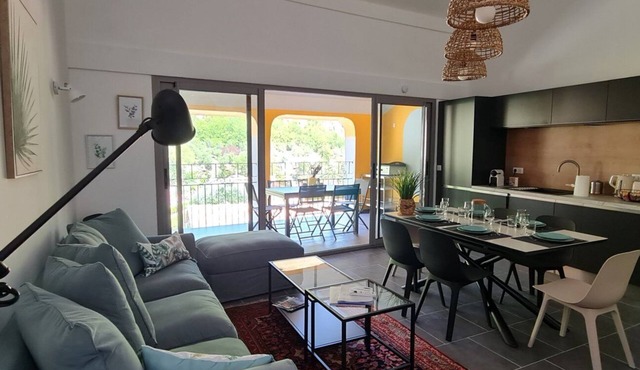 Hinterland, 35 minutes from Nice, air-conditioned duplex, sleeps 6 from 2 nights