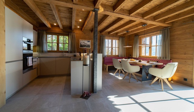 Hinterrugg 8-person chalet with sauna and hot tub.