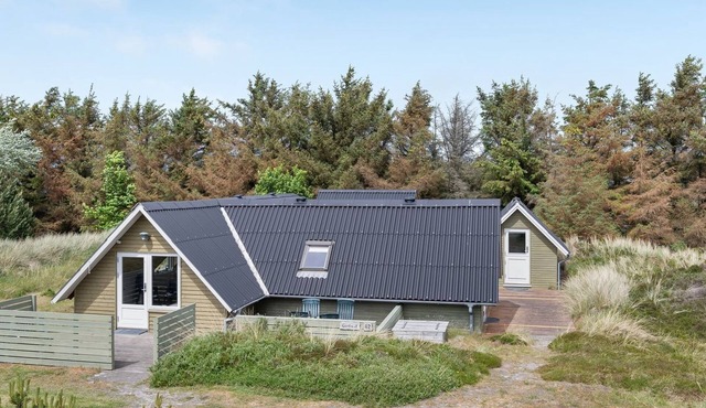 "Hinz" - from the sea by Interhome