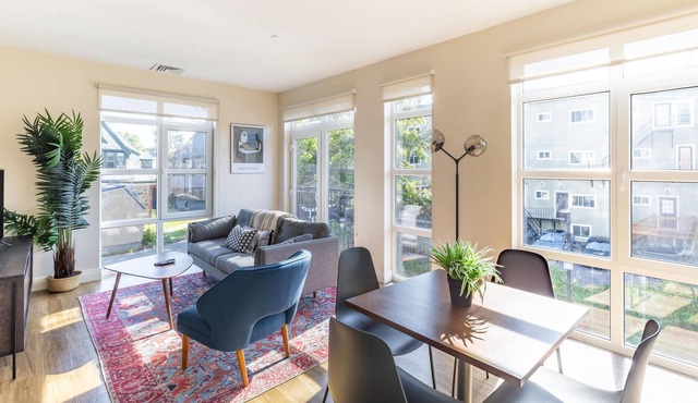 Hip 1BR Apartment in Austin Near MBTA & Parks