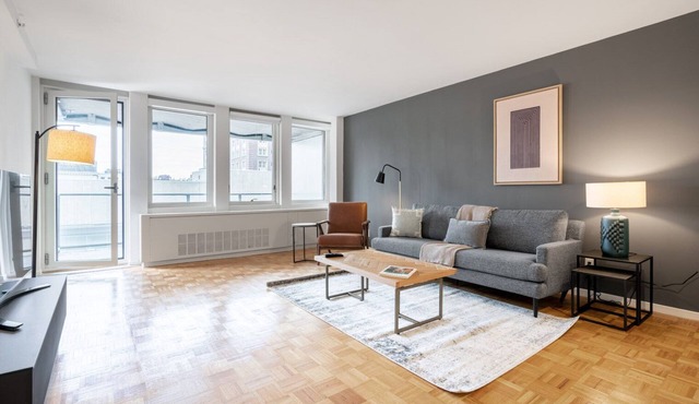 Hip Back Bay 1BR w/Gym, Doorman, nr. Copley Mall, by Blueground