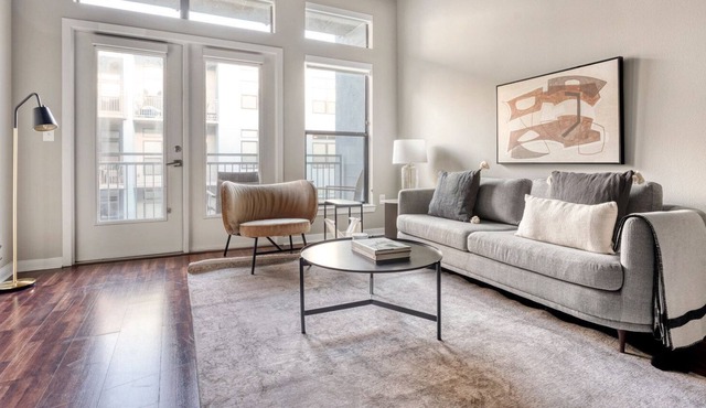 Hip Barton Springs 1BR w/ W/D, Gym & Pool, nr Town Lake, by Blueground