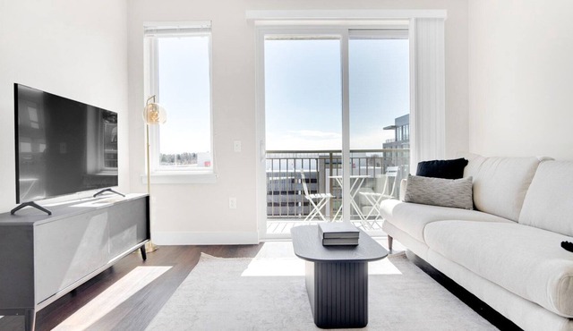 Hip Congress Park 1BR w/ Gym & Pool, near shops & dining, by Blueground
