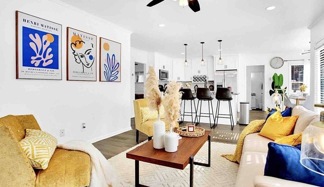 Hip & Cozy Getaway - 5 mins to DT Lawrenceville!