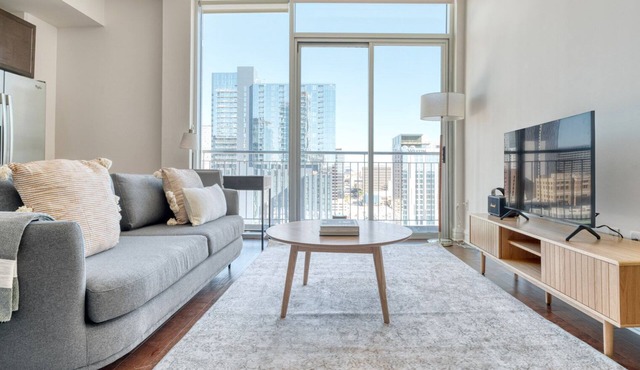 Hip Downtown Austin 1BR w/Gym, Pool & W/D, nr Rainey St, by Blueground