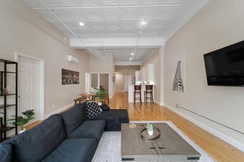 Hip Dtwn Apt With Arcade And Gym