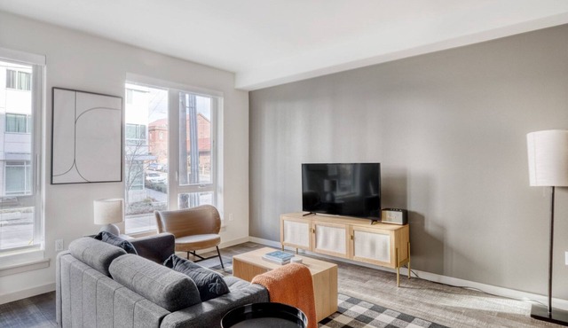 Hip First Hill 1BR w/Gym, Roof & Lounge, nr Pioneer Sq, by Blueground