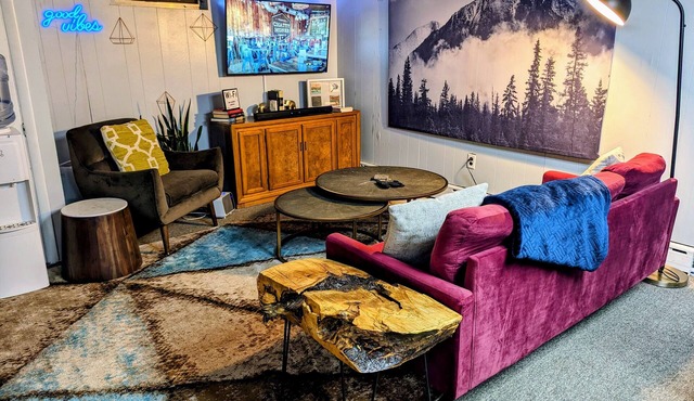 🏯Hip fully furnished apartment minutes from downtown Reading🏯