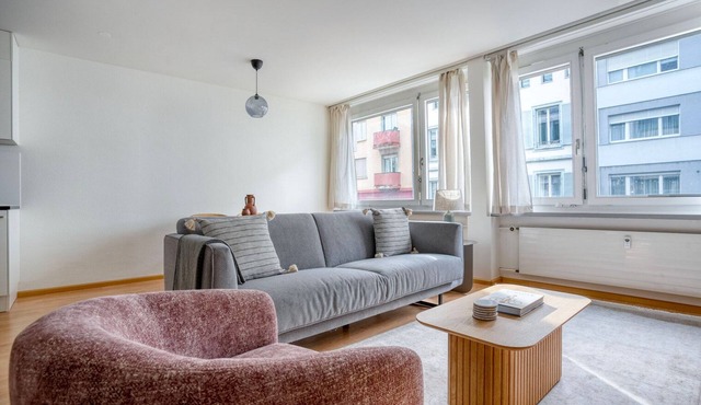 Hip Gellert 2BR w/Parking & Shared W/D, 10 min to Market, by Blueground