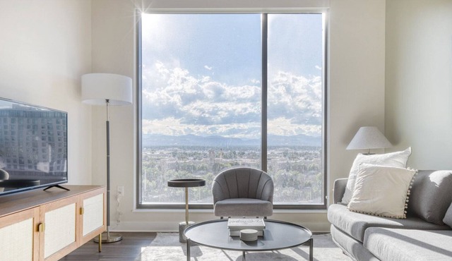 Hip Golden Triangle 2BR w/ Pool, Gym & W/D, next to Park, by Blueground