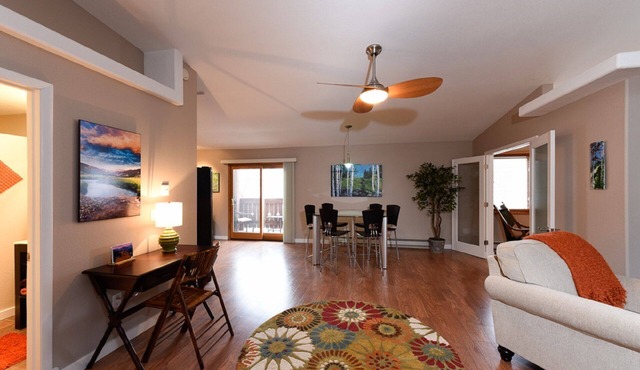 Hip, Gorgeous and Spacious Loft in the ❤️ of Estes Park on Parade Route