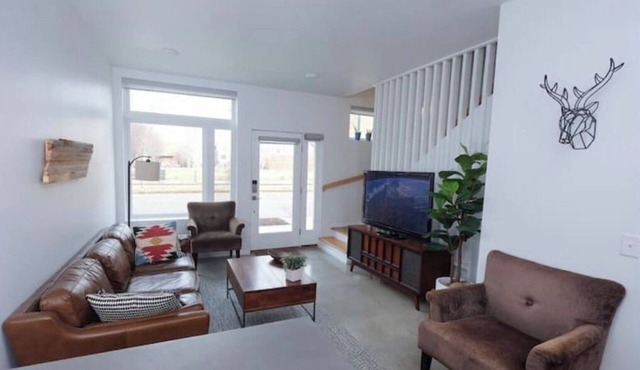 Hip, Modern, Cozy Townhouse in Walkable Southside