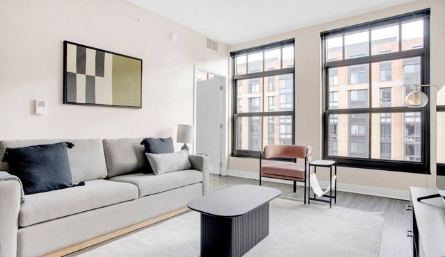 Hip Mount Vernon 1BR w/Pool & Gym, walk to Smithsonian, by Blueground