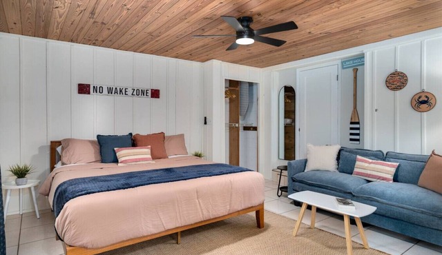 Hip Orlando Studio Nearby Restaurants & Parks!