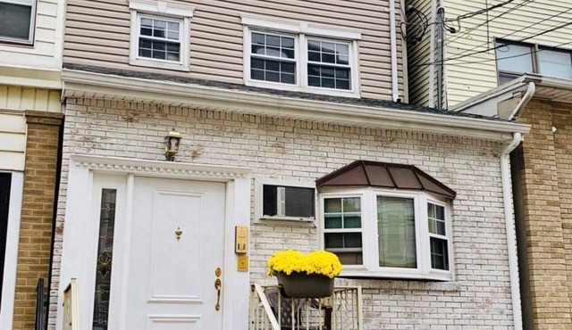 Hip private Flat in house overlooking Midtown Manhattan in Weehawken