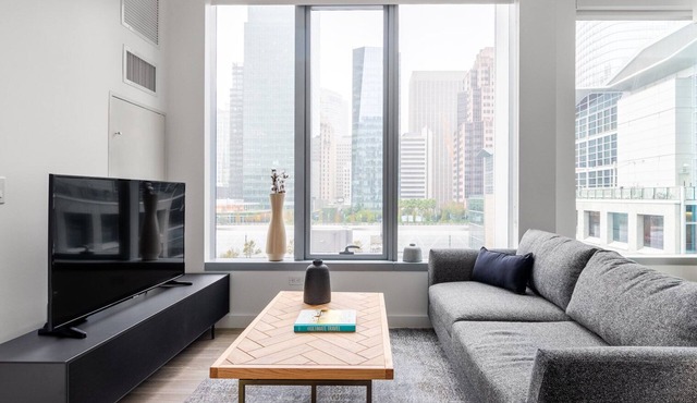 Hip Rincon Hill 1BR w/Gym, Rooftop, Hot Tub, nr. SV. by Blueground