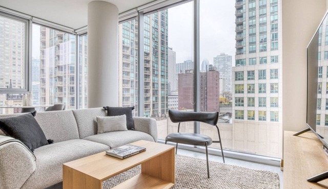 Hip River North 1BR w/Pool + Roof Deck near Mag Mile by Blueground