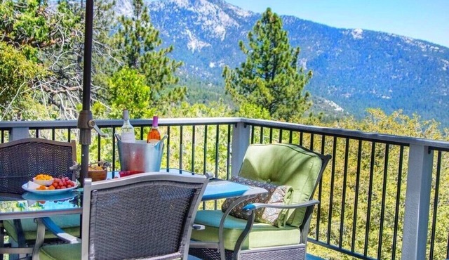 Hip, Secluded 2BR/2BA Cabin Unmatched Panoramic Views and Charm Among the Pines