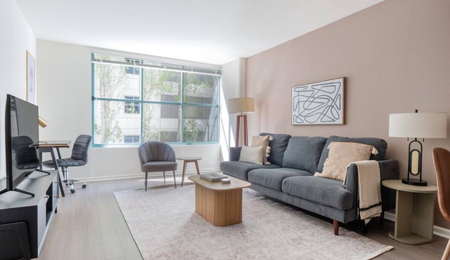 Hip South Beach 1BR w/Pool, Gym & Lounge, nr Dining, by Blueground