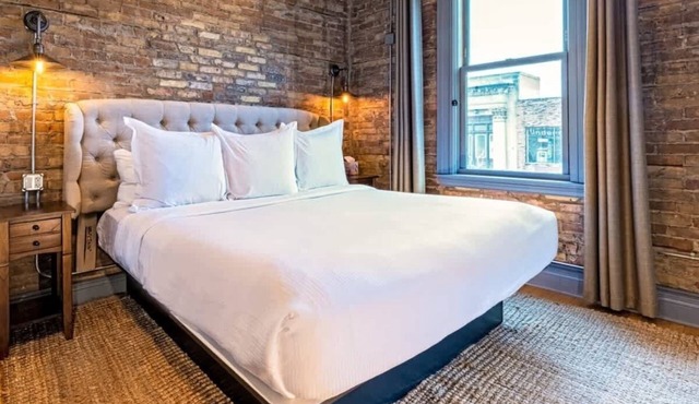 Hip Urban Loft-Small Town Charm - 124 LOFTS #1