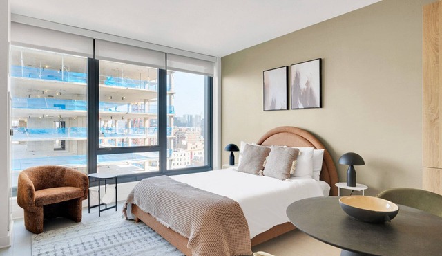 Hip West Loop Studio w/Gym & Coworking, nr UIC, by Blueground