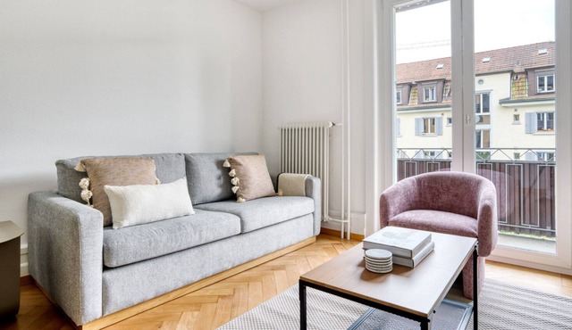 Hip Wipkingen 3.5 Room w/ Storage & W/D, 2 mins to Market, by Blueground