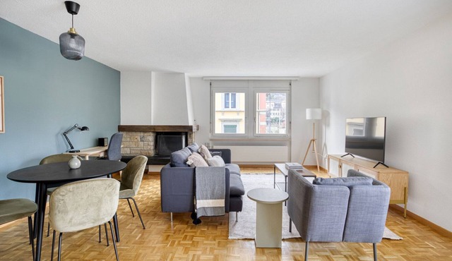 Hip Wollishofen 3.5 Room w/Storage 1min to Central Market, by Blueground