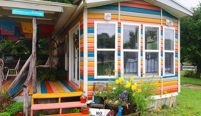 Hippies & Cowboys: One bedroom tinyhome 2.6 miles from the Frio River