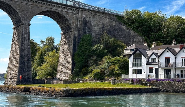 Hiraethog - sleeps 8 guests in 3 bedrooms