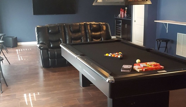 Hiram HideawaynKing Bed, Pool, Hot Tub, Pool Table and Basketball court